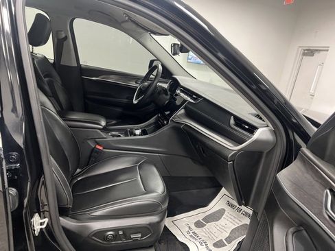 Used 2023 Jeep Grand Cherokee Limited image 59