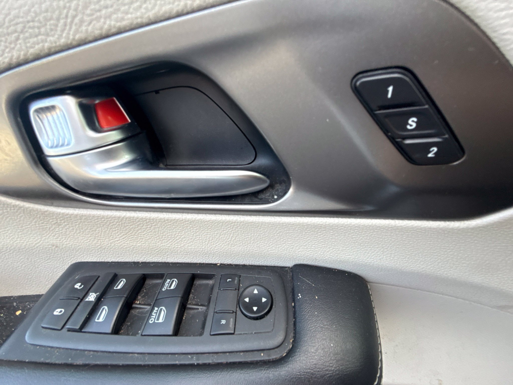 Used 2021 Chrysler Pacifica Touring-L FWD image 24