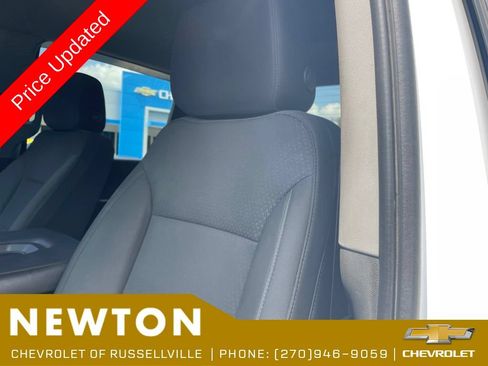 Used 2022 Chevrolet Silverado 2500 Custom w/ Custom Value Package AWD/4WD image 5