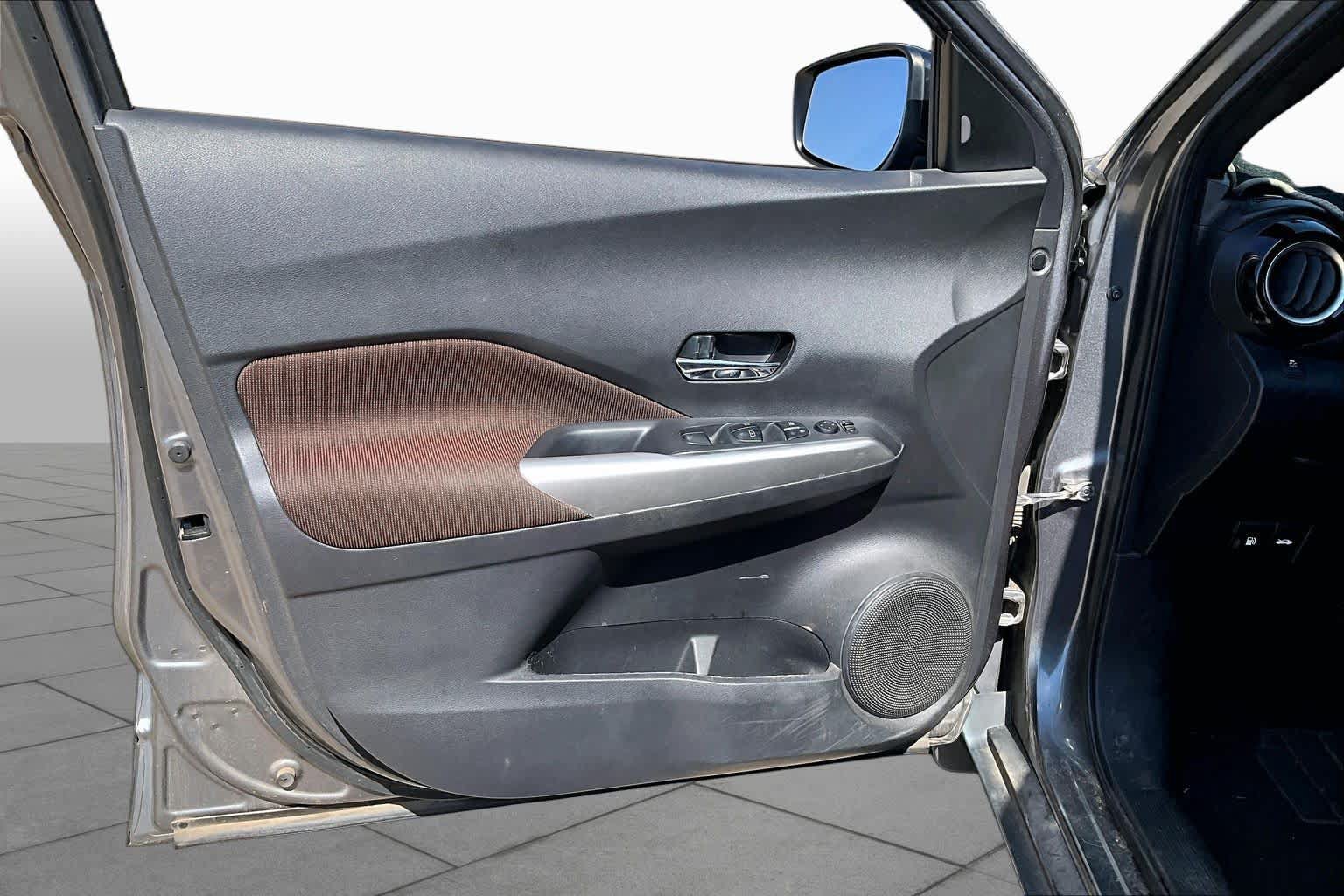 Used 2018 Nissan Kicks SR w/ Exterior Package FWD image 22