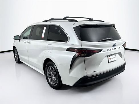 Certified 2023 Toyota Sienna XLE image 2