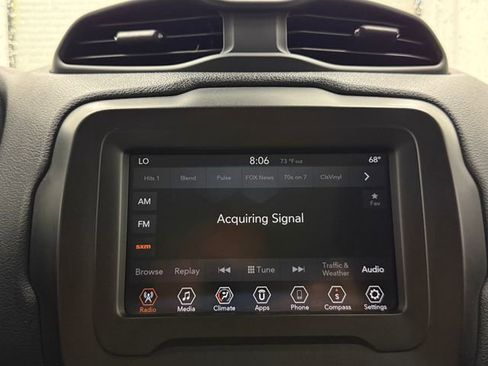 Used 2020 Jeep Renegade Latitude FWD image 17