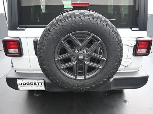 Used 2024 Jeep Wrangler Sport S image 10