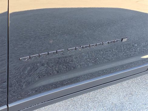 New 2025 Jeep Grand Cherokee Altitude image 30