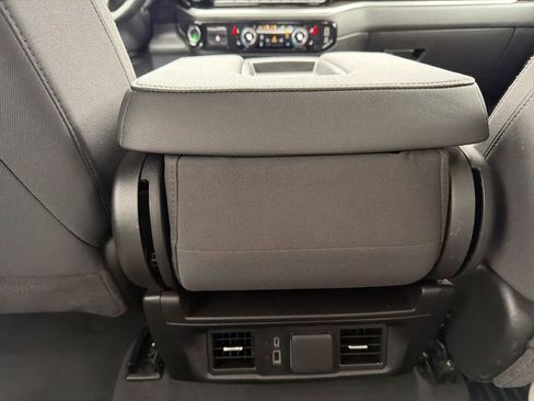 Used 2025 Chevrolet Silverado 2500 LT w/ Convenience Package image 34