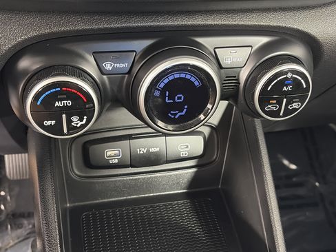 Used 2025 Hyundai Venue SEL FWD image 20