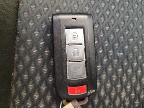 Used 2016 Mitsubishi Outlander SE AWD/4WD image 32