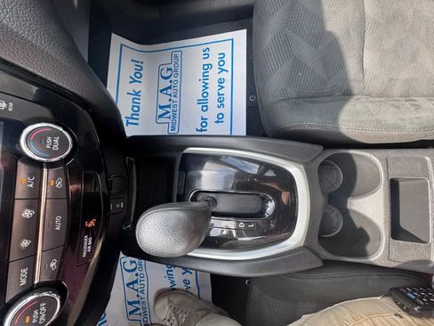 Used 2016 Nissan Rogue SV w/ SV Moonroof Package image 19