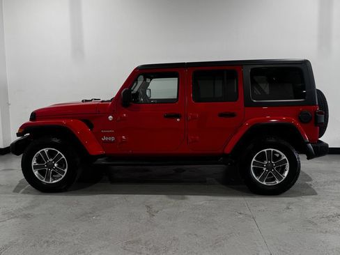 Used 2022 Jeep Wrangler Unlimited Sahara w/ Dual Top Group AWD/4WD image 14
