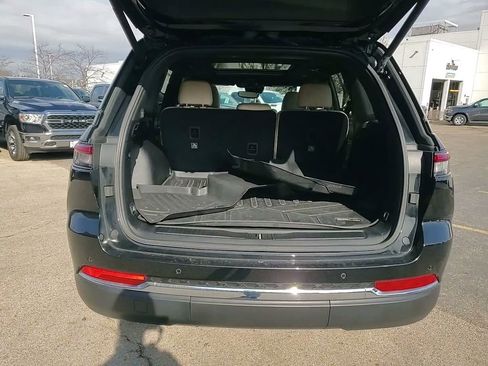 Used 2023 Jeep Grand Cherokee Limited image 9