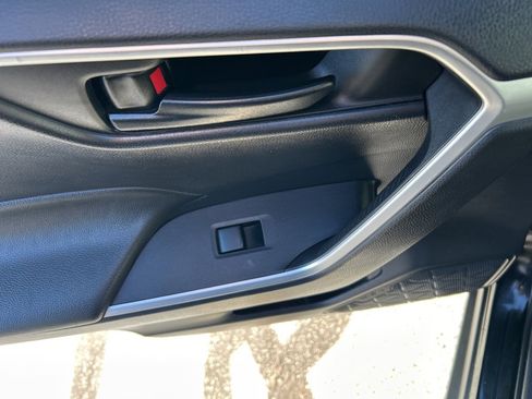 Used 2021 Toyota RAV4 LE image 28