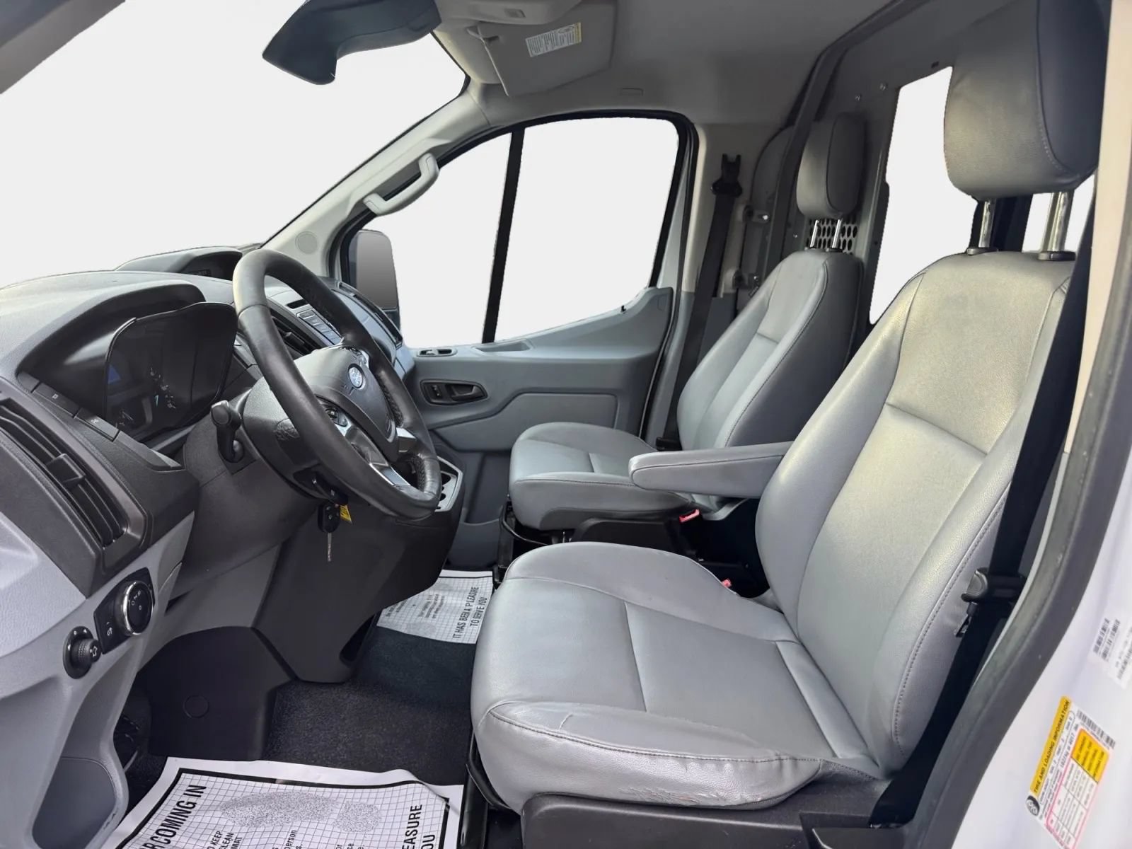 Used 2016 Ford Transit 250 130 Low Roof RWD image 9