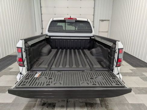 Used 2025 Nissan Frontier SV w/ SV Convenience Package image 21
