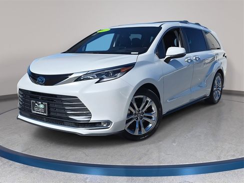 Used 2022 Toyota Sienna Platinum image 1