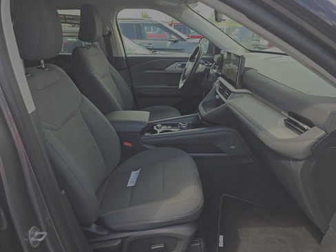 Used 2025 Ford Explorer Active AWD/4WD image 9