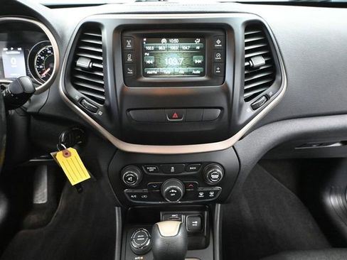 Used 2014 Jeep Cherokee Latitude image 28
