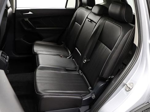 Used 2024 Volkswagen Tiguan SE AWD/4WD image 11