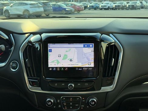 Used 2021 Chevrolet Traverse LT w/ LT Premium Package image 22