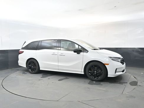 Used 2023 Honda Odyssey Sport image 7