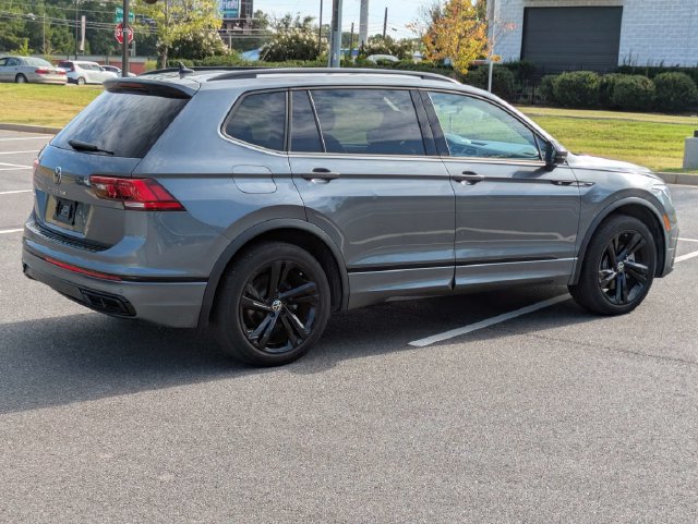Used 2023 Volkswagen Tiguan SE R-Line FWD image 4