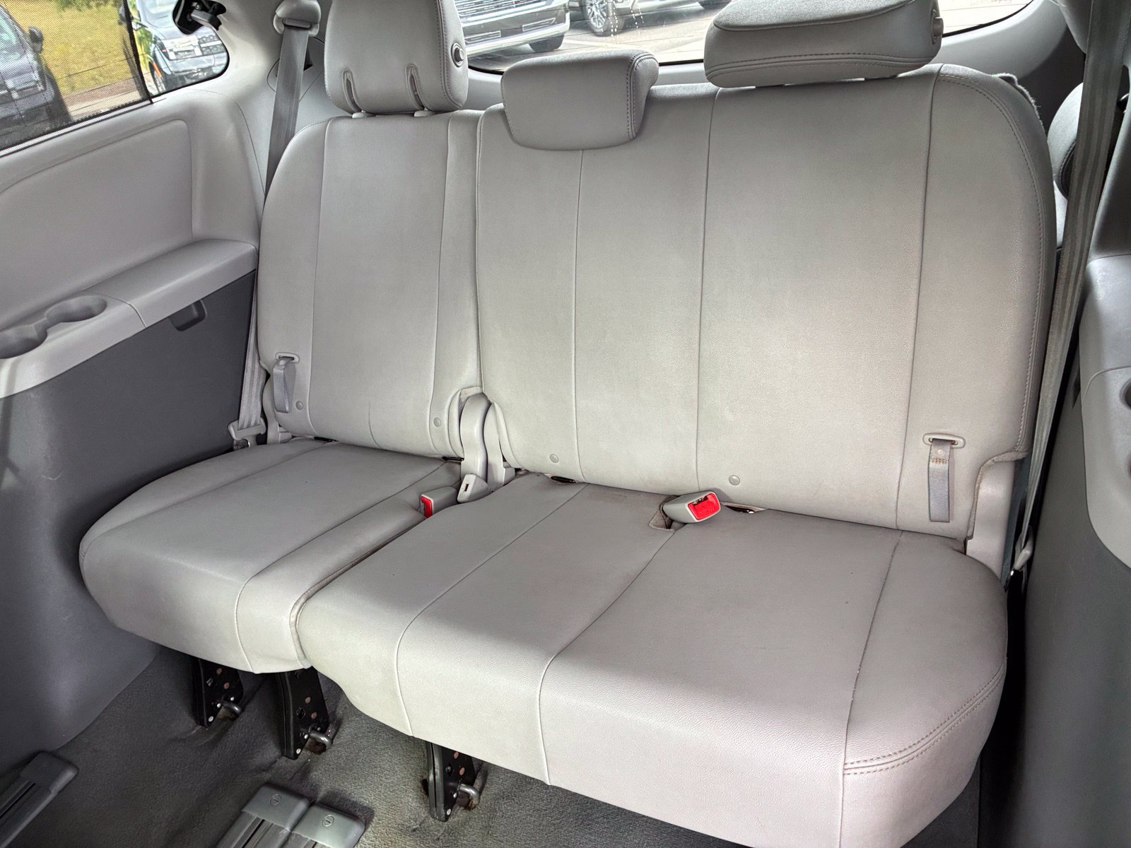 Used 2020 Toyota Sienna XLE Premium FWD image 17