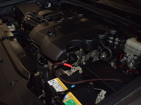 Used 2017 Toyota 4Runner SR5 AWD/4WD image 29