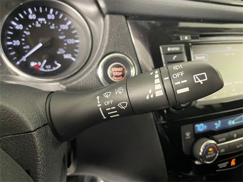 Used 2019 Nissan Rogue SV image 12