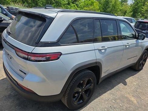 Used 2023 Jeep Grand Cherokee Limited w/ Luxury Tech Group II AWD/4WD image 3