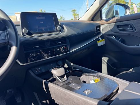 Used 2023 Nissan Rogue S FWD image 8