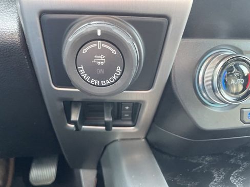 Used 2019 Ford F150 Platinum w/ Equipment Group 701A Luxury image 10