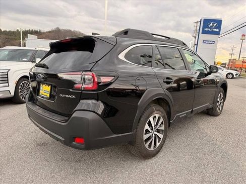 Used 2025 Subaru Outback Premium image 9