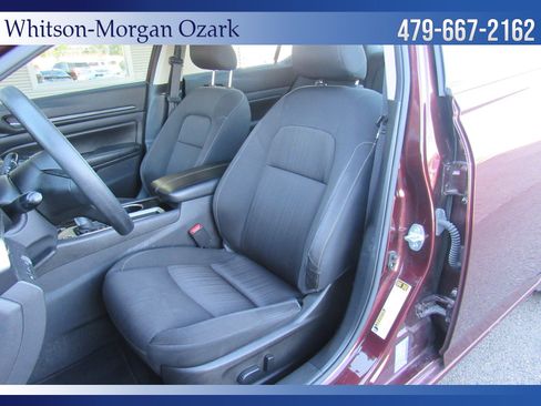 Used 2024 Nissan Altima 2.5 SV image 19