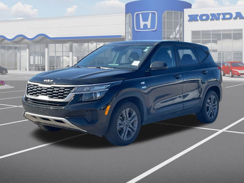 Used 2022 Kia Seltos LX image 3