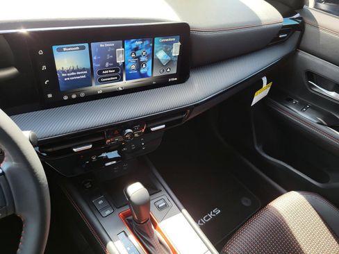 New 2026 Nissan Kicks SR image 3