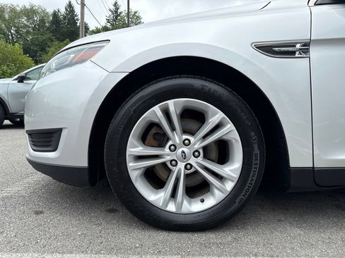Used 2016 Ford Taurus SE FWD image 11