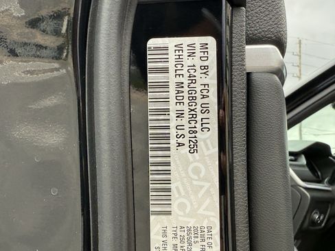 Used 2024 Jeep Grand Cherokee Limited w/ Luxury Tech Group II image 2