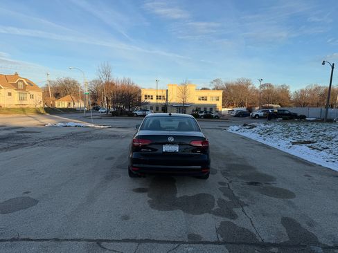 Used 2017 Volkswagen Jetta SE image 6