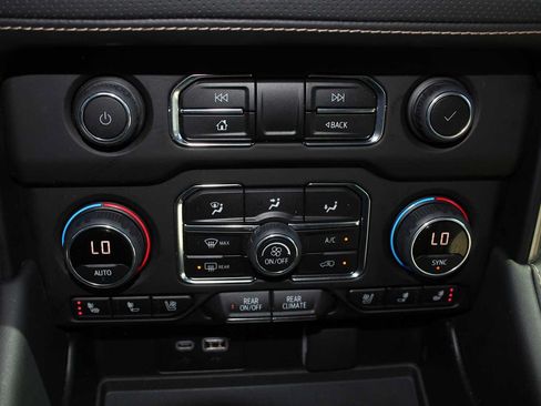 Used 2023 Chevrolet Tahoe Premier AWD/4WD image 47