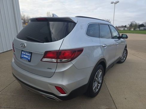 Used 2017 Hyundai Santa Fe SE AWD/4WD image 6