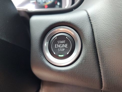 Used 2024 GMC Yukon SLT w/ SLT Premium Package AWD/4WD image 24
