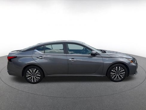 Used 2025 Nissan Altima 2.5 SV FWD image 15