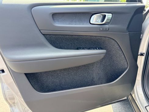 New 2025 Volvo EX40 Core w/ Climate Package image 10