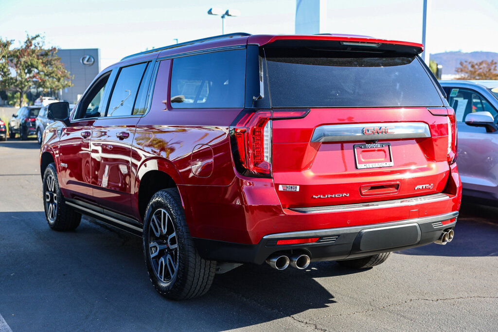 Used 2024 GMC Yukon XL AT4 w/ AT4 Premium Plus Package AWD/4WD image 28