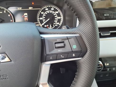 New 2025 Mitsubishi Outlander SE image 20