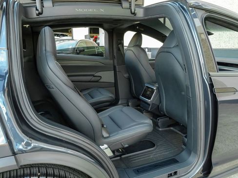 Used 2023 Tesla Model X Plaid image 59