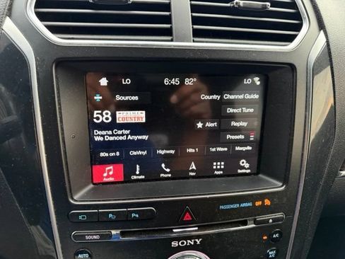 Used 2018 Ford Explorer Limited w/ Equipment Group 301A FWD image 6