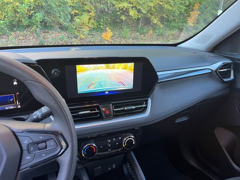 Used 2025 Chevrolet TrailBlazer LT image 17