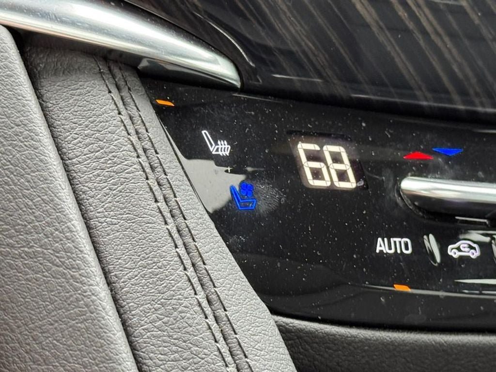 Used 2024 Cadillac XT6 Premium Luxury w/ Technology Package AWD/4WD image 21