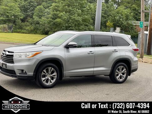 Used 2014 Toyota Highlander XLE image 4