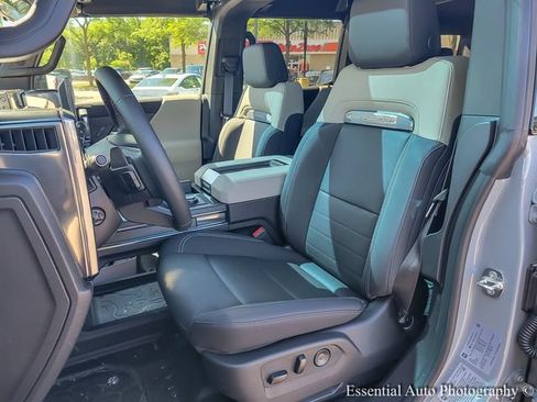New 2026 GMC Hummer EV SUV w/ LPO, Dark Essentials Package AWD/4WD image 9